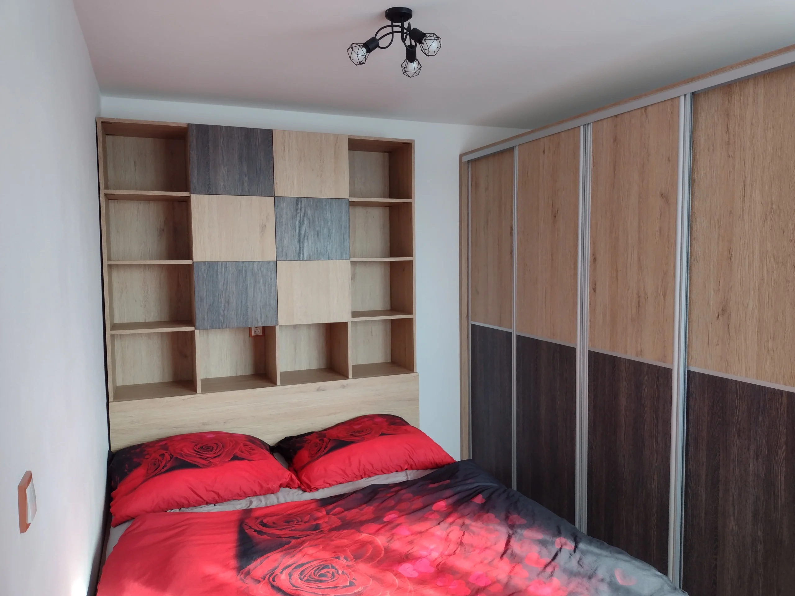 Pracovní stůl na míru