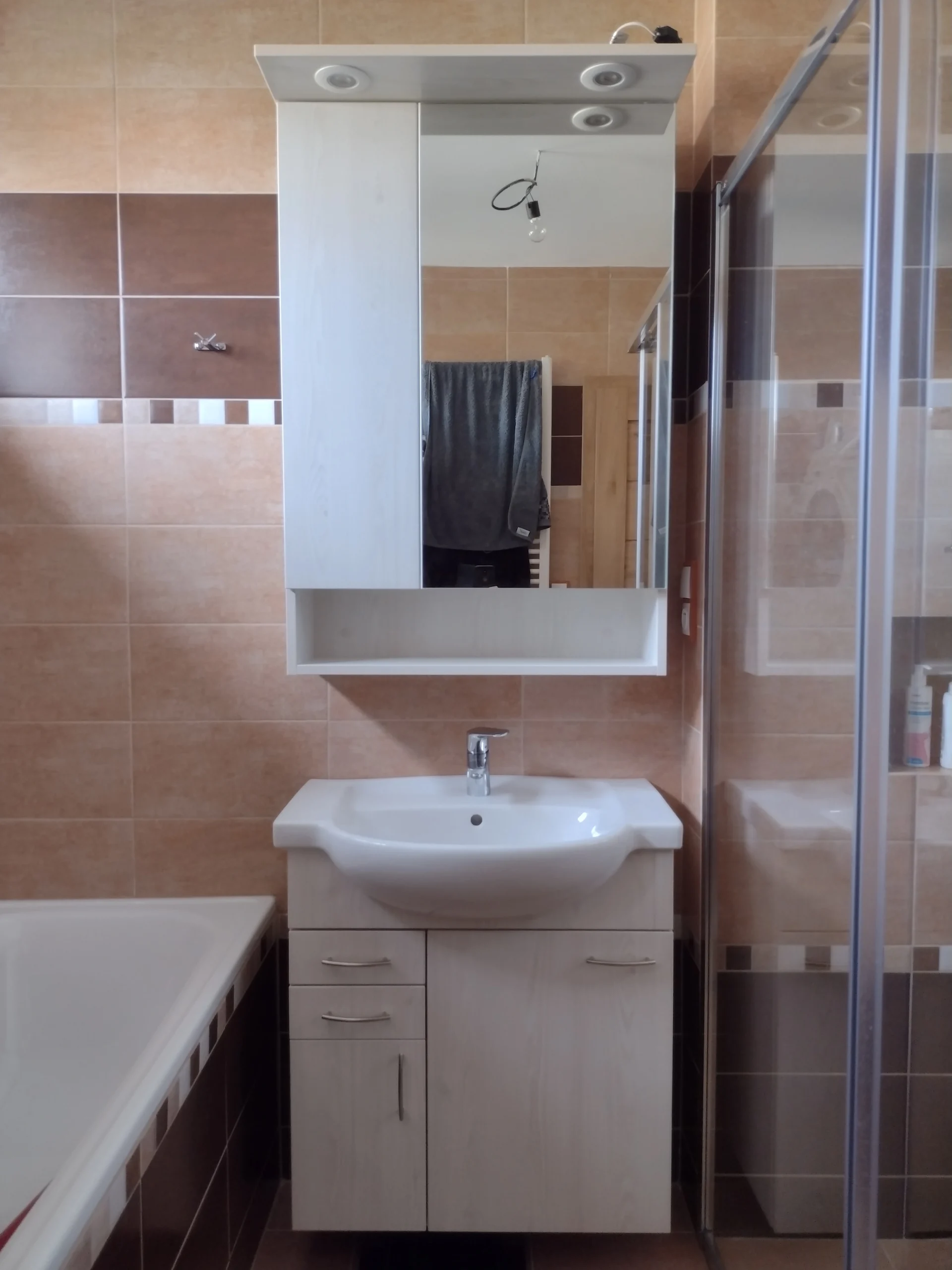 Koupelnový nábytek na míru od Truhlářství Tůmič