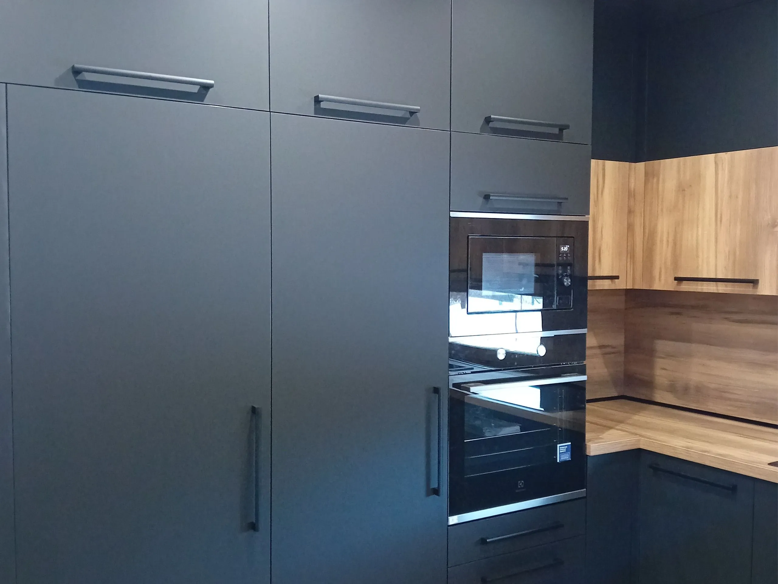 Kuchyně — přirozený dekor dřeva