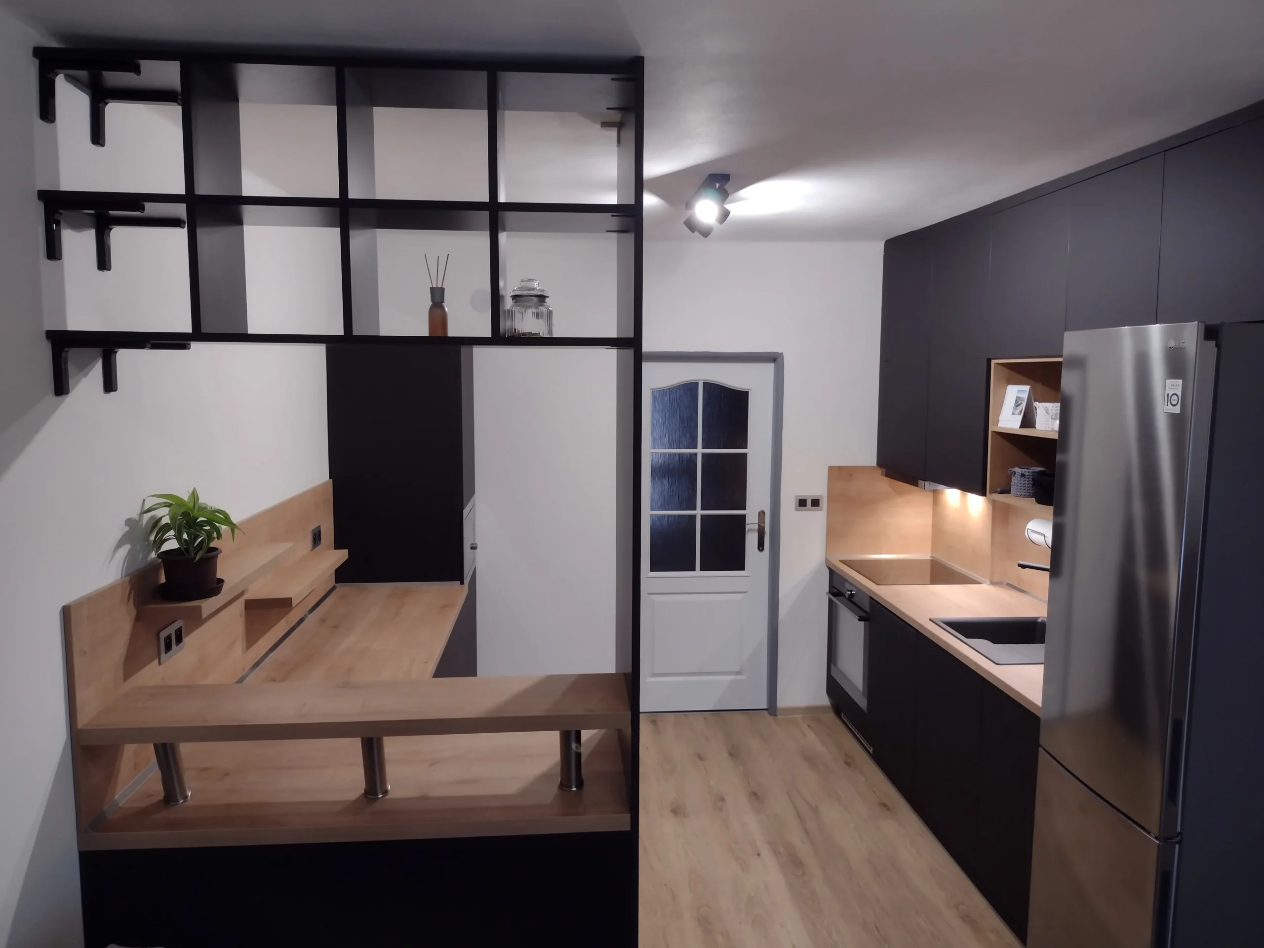 Kuchyně na míru — světlý dekor