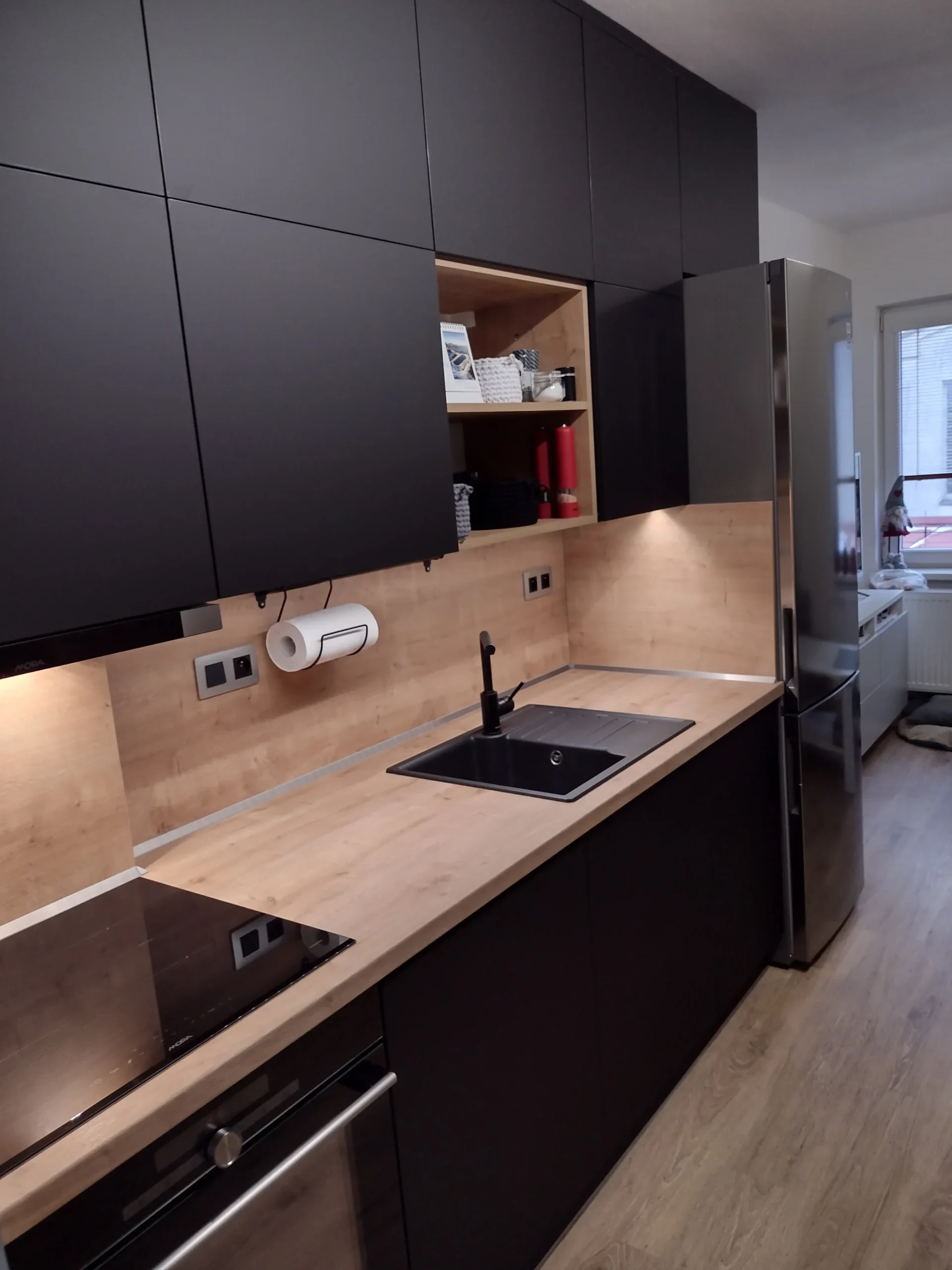 Kuchyňská linka — kombinace dekorů