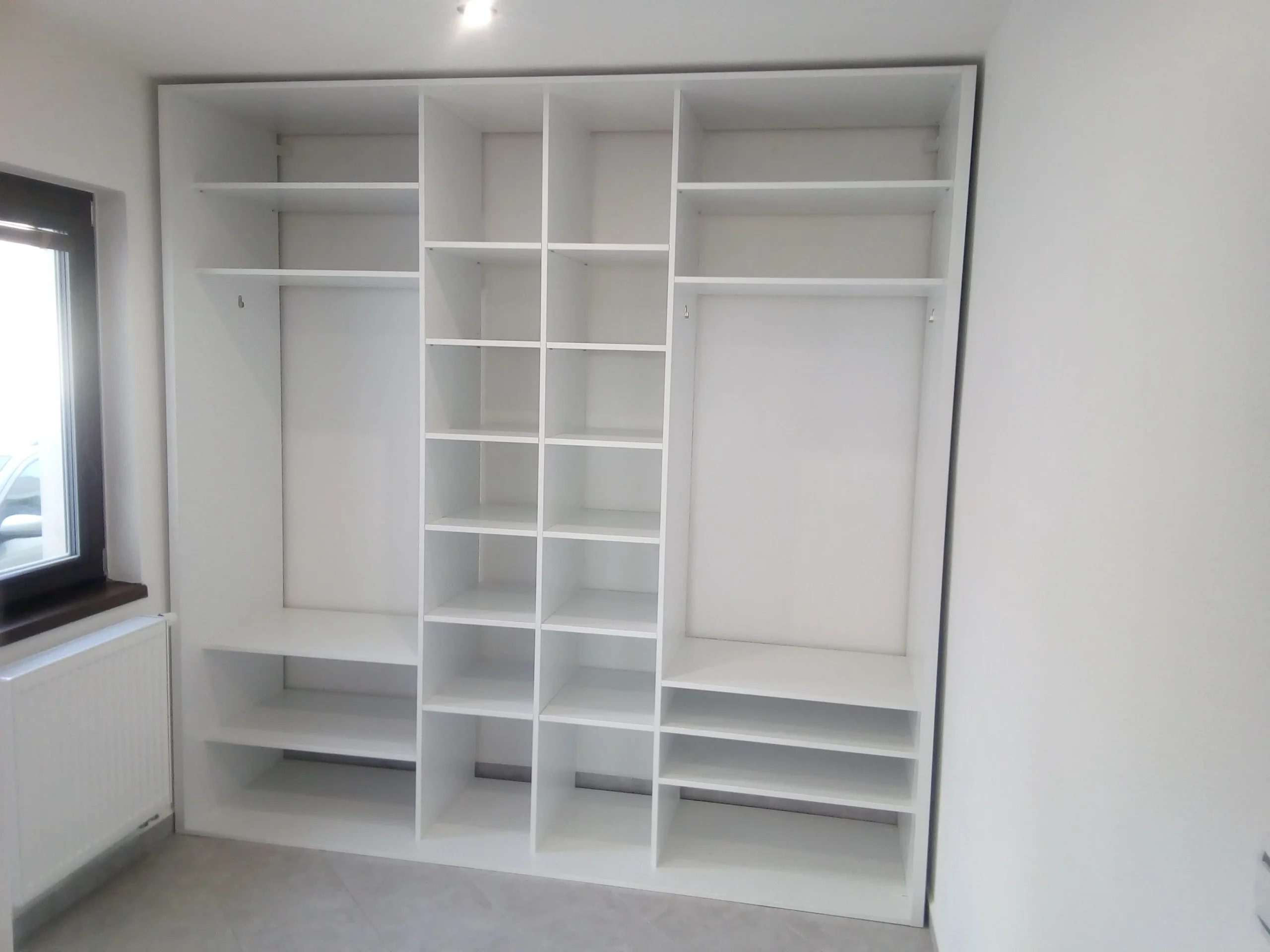 Vestavěná skříň na míru od Truhlářství Tůmič