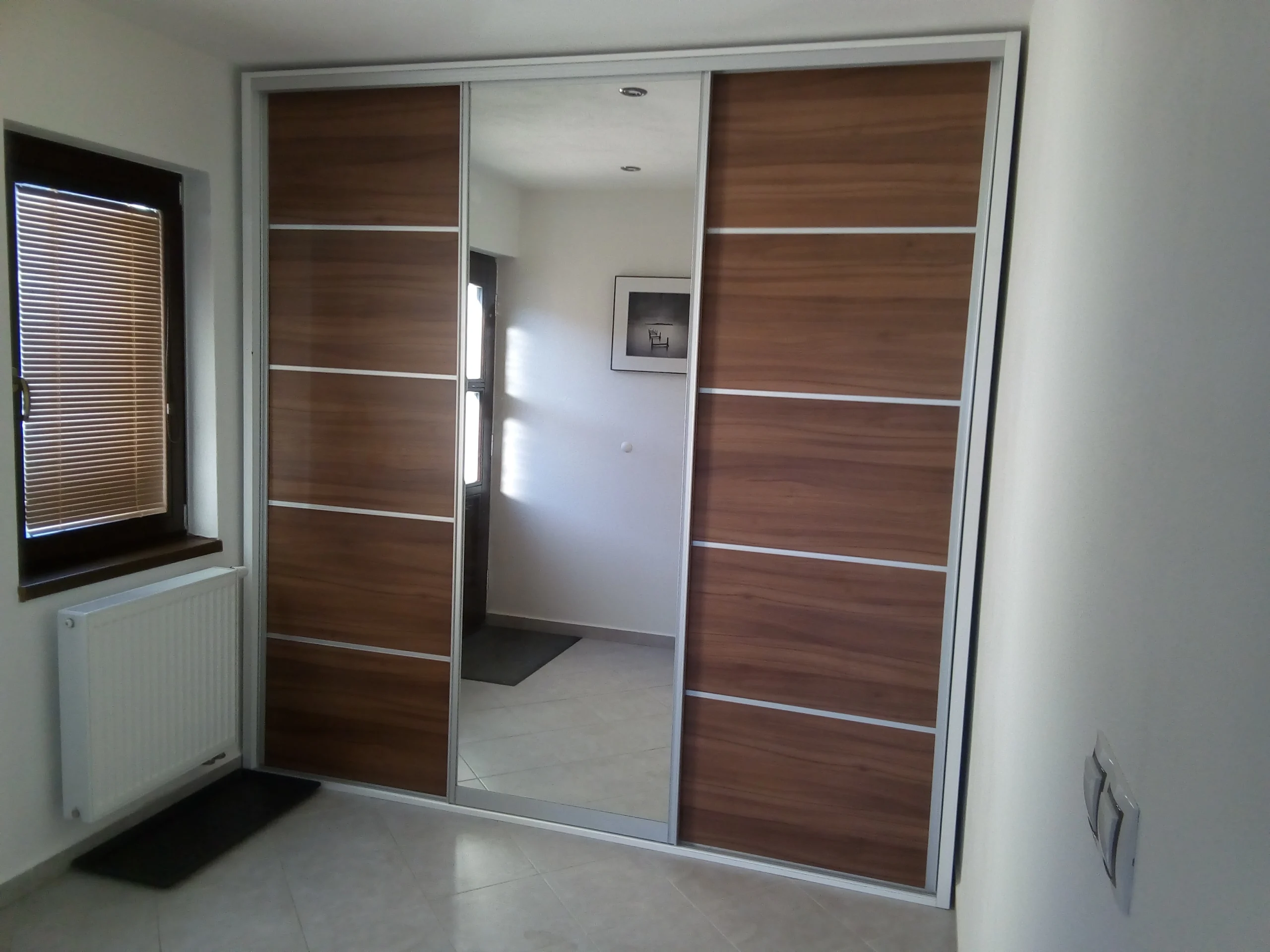 Vestavěná skříň dekor ořech Dijon